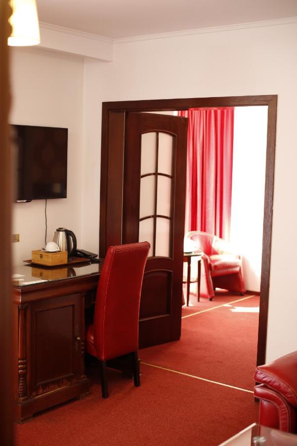 Hotel Bulevard ฟาการาช ภายนอก รูปภาพ