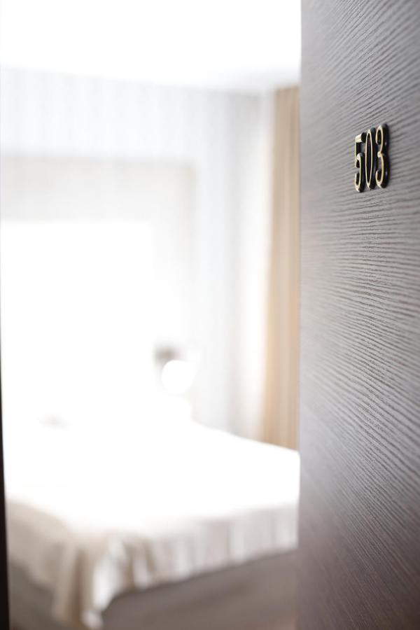 Hotel Bulevard ฟาการาช ภายนอก รูปภาพ