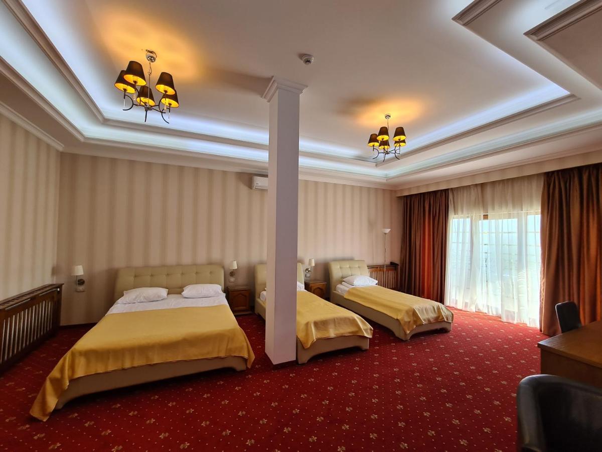 Hotel Bulevard ฟาการาช ภายนอก รูปภาพ