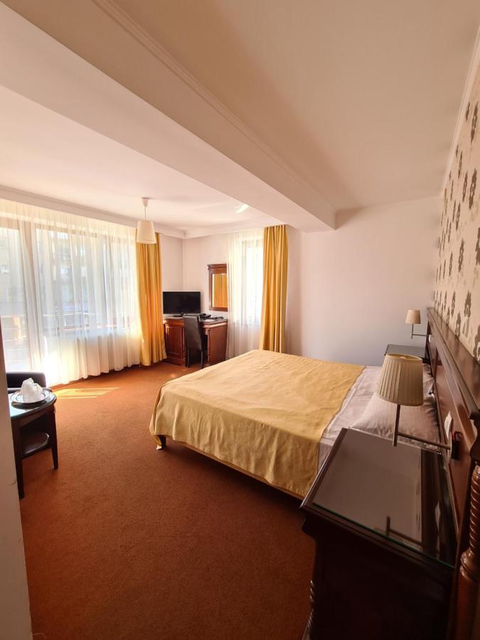 Hotel Bulevard ฟาการาช ภายนอก รูปภาพ