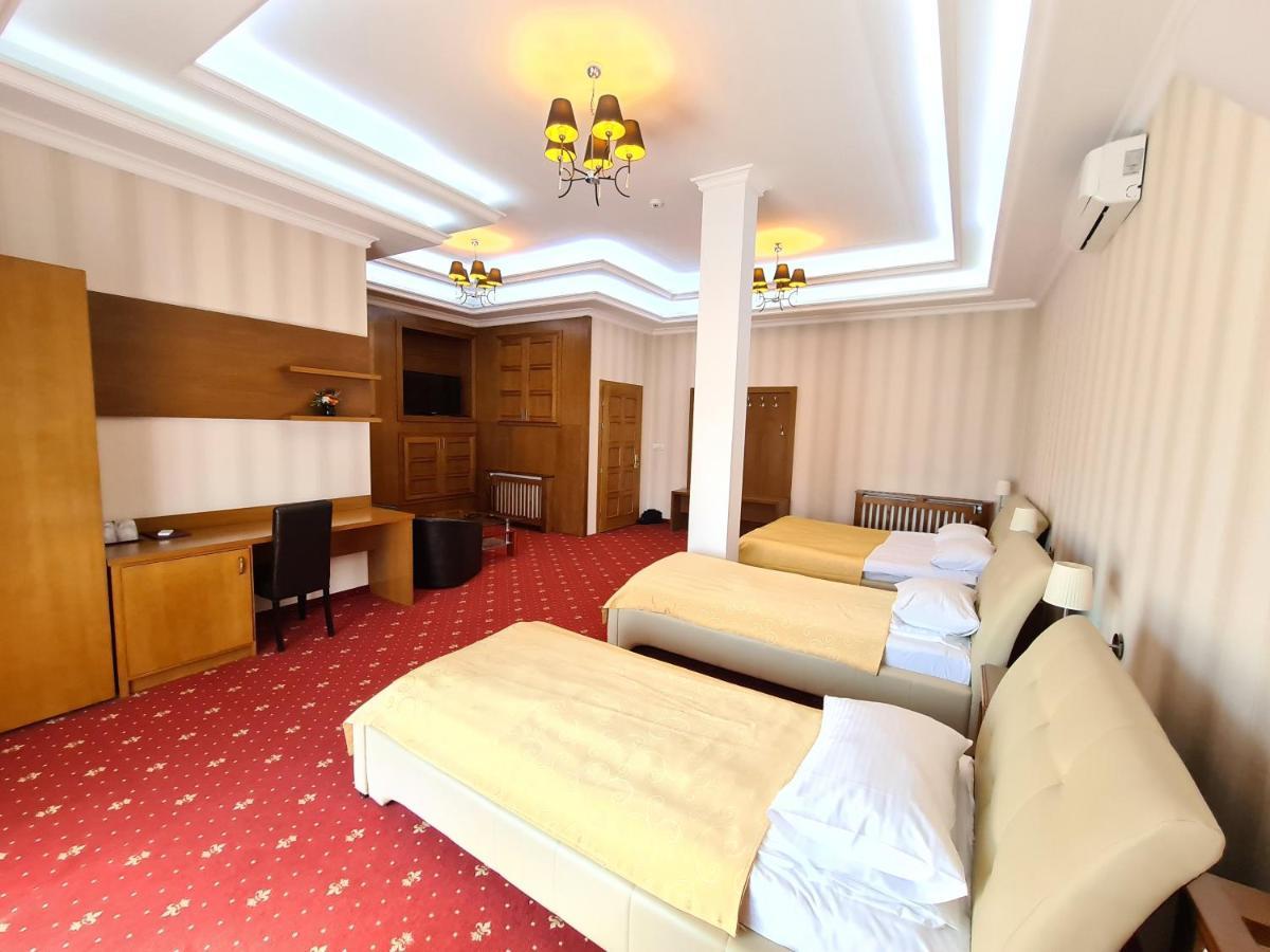 Hotel Bulevard ฟาการาช ภายนอก รูปภาพ