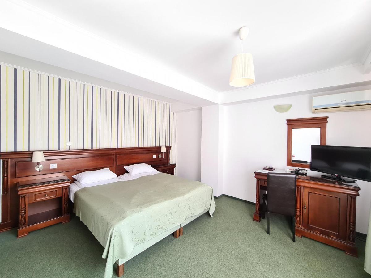 Hotel Bulevard ฟาการาช ภายนอก รูปภาพ