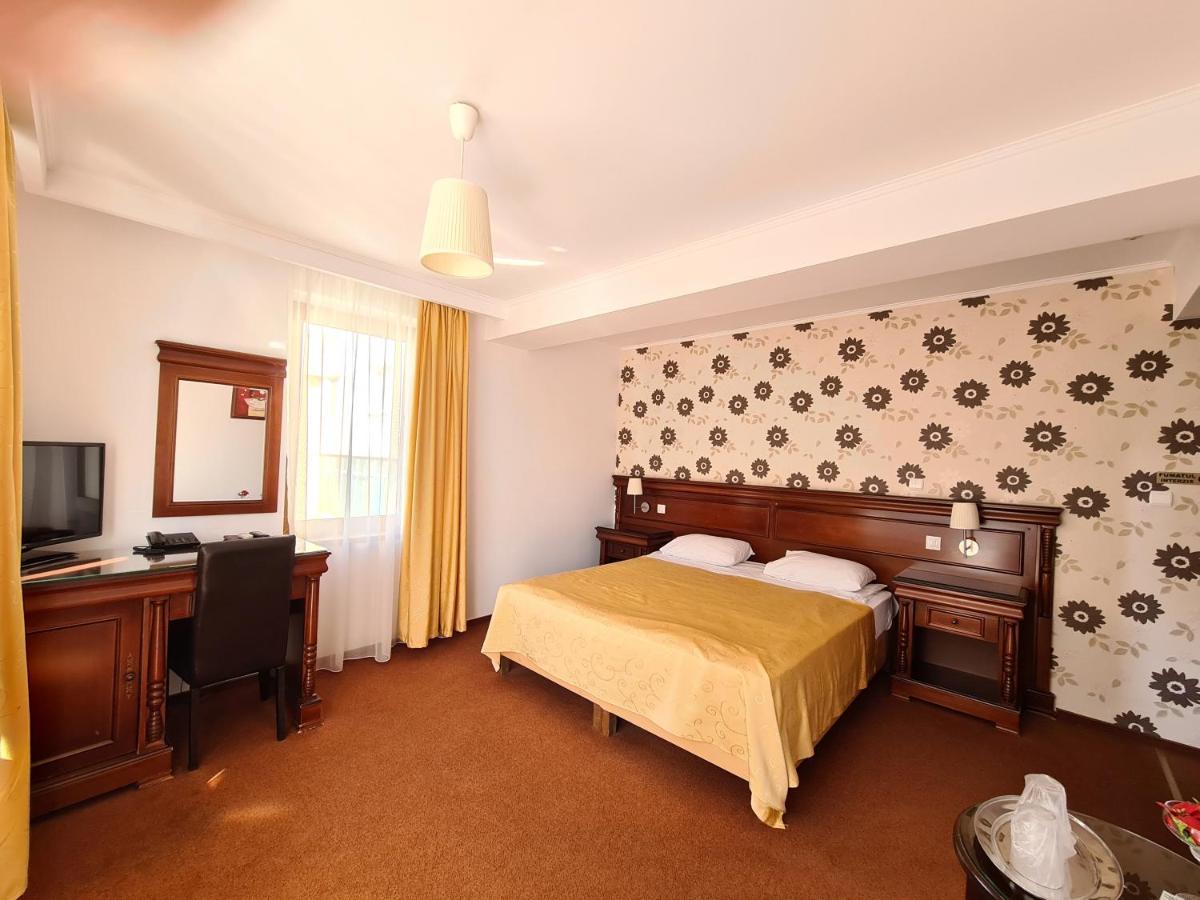 Hotel Bulevard ฟาการาช ภายนอก รูปภาพ