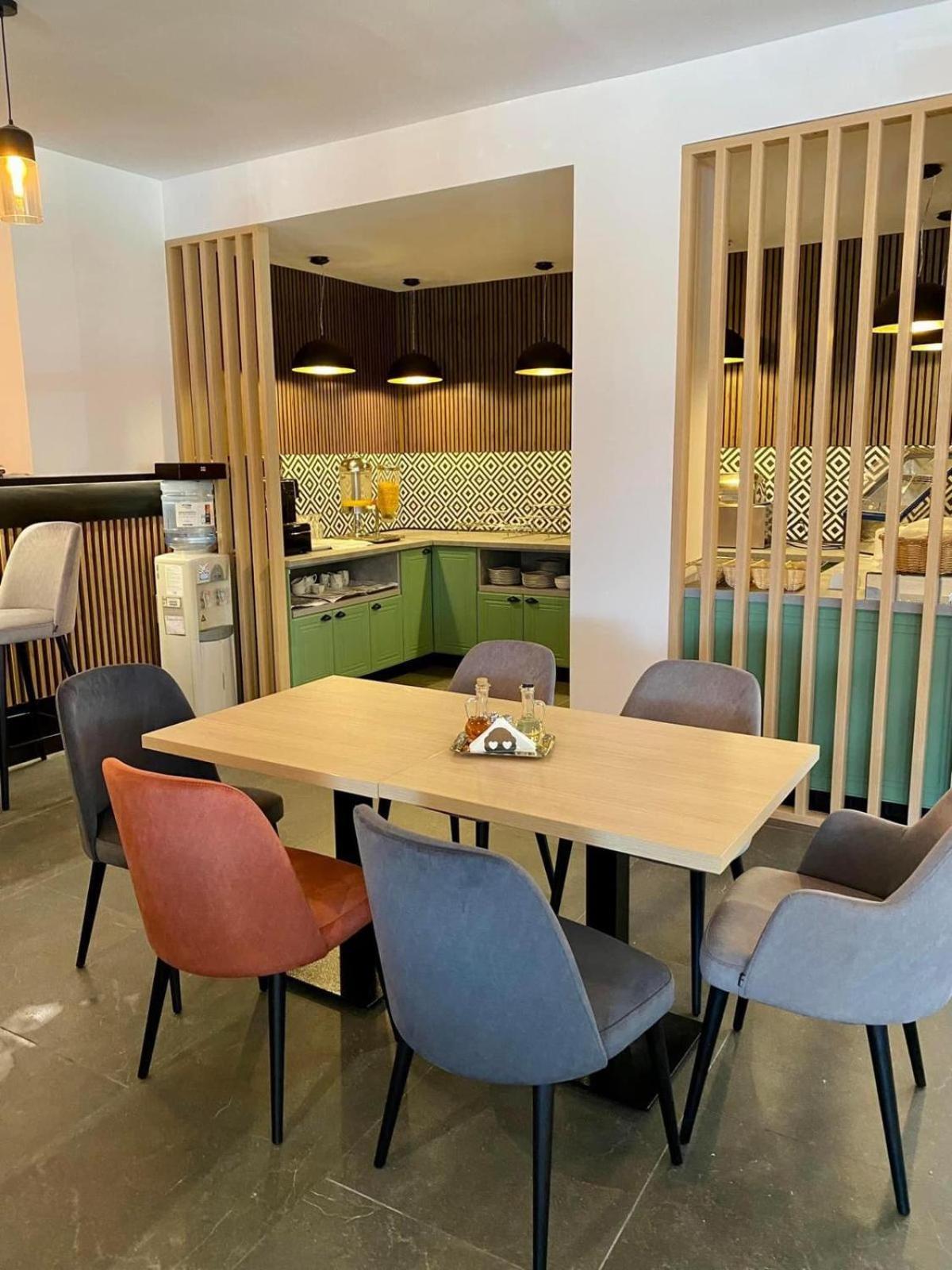 Hotel Bulevard ฟาการาช ภายนอก รูปภาพ