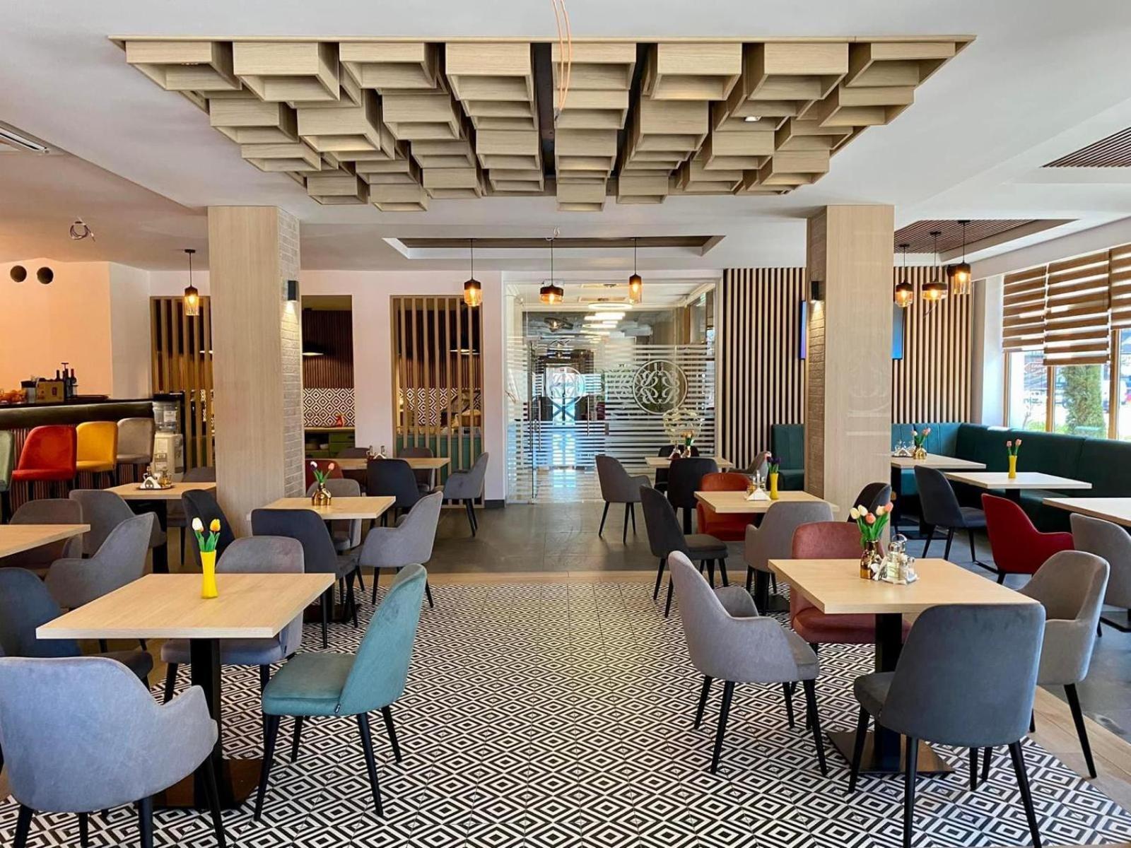 Hotel Bulevard ฟาการาช ภายนอก รูปภาพ